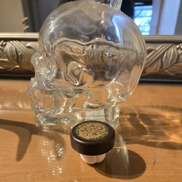 Crystal Head skull vodka decanter - Picture 12 of 15